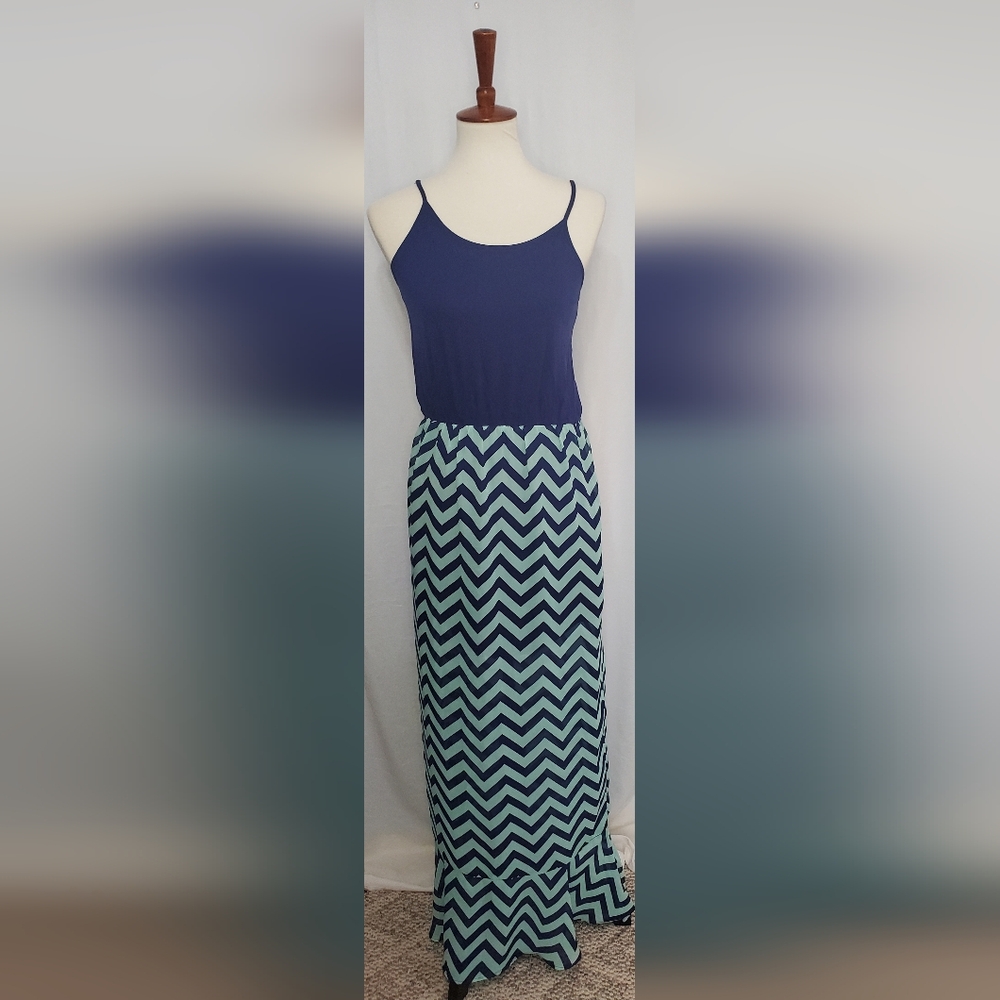 Pre-Loved Women’s Charming Charlie Blue Zig Zag Sundress Size Small
